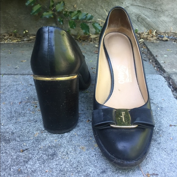 VINTAGE SALVATORE FERRAGAMO VARA HIGH PUMP - Picture 6 of 10